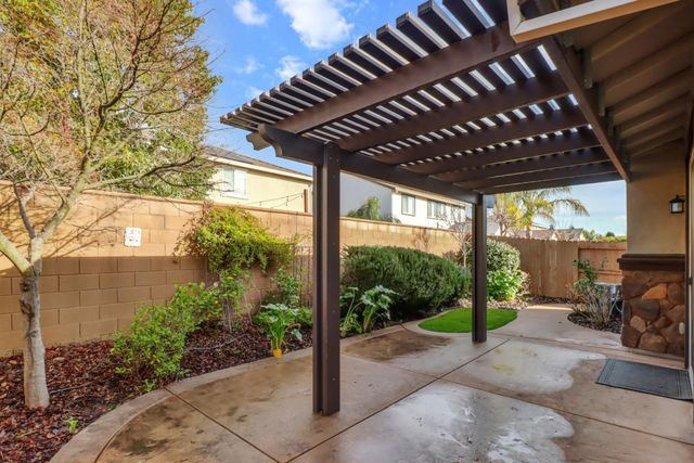 7925 Peak Forest Way, Elk Grove, CA 95757