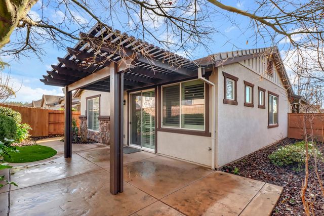 7925 Peak Forest Way, Elk Grove, CA 95757