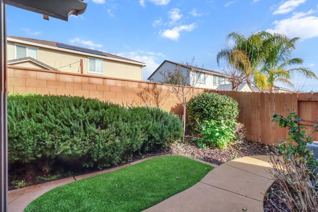 7925 Peak Forest Way, Elk Grove, CA 95757