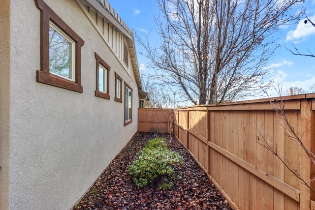 7925 Peak Forest Way, Elk Grove, CA 95757