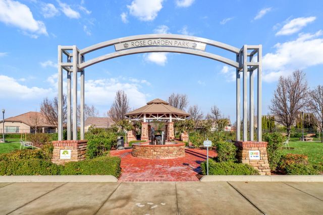 7925 Peak Forest Way, Elk Grove, CA 95757