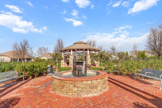 7925 Peak Forest Way, Elk Grove, CA 95757