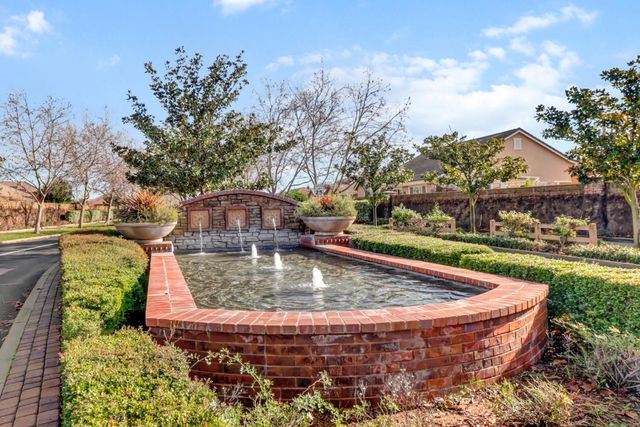 7925 Peak Forest Way, Elk Grove, CA 95757