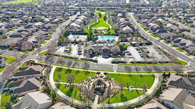 7925 Peak Forest Way, Elk Grove, CA 95757