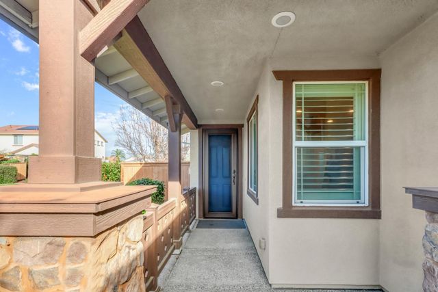 7925 Peak Forest Way, Elk Grove, CA 95757