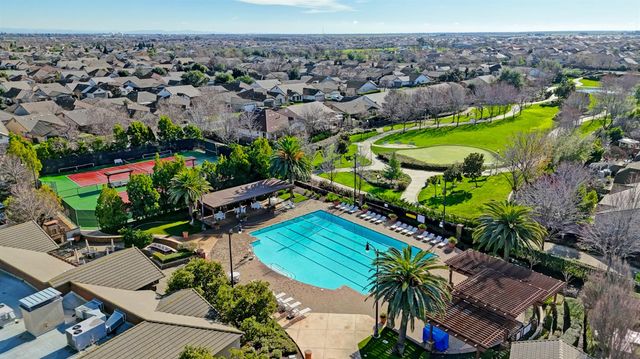 7925 Peak Forest Way, Elk Grove, CA 95757