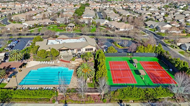 7925 Peak Forest Way, Elk Grove, CA 95757