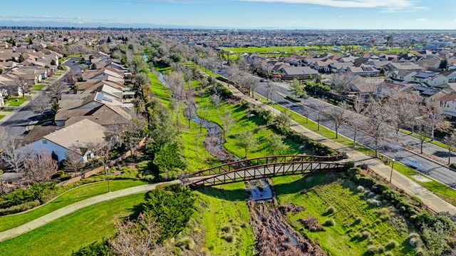 7925 Peak Forest Way, Elk Grove, CA 95757