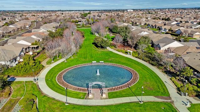 7925 Peak Forest Way, Elk Grove, CA 95757