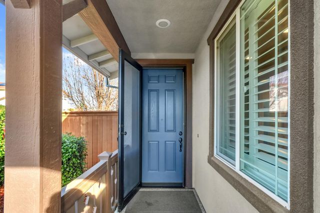 7925 Peak Forest Way, Elk Grove, CA 95757