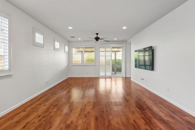 7925 Peak Forest Way, Elk Grove, CA 95757