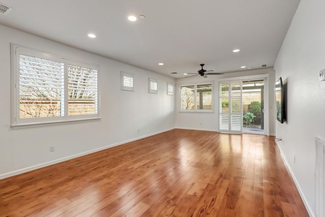 7925 Peak Forest Way, Elk Grove, CA 95757