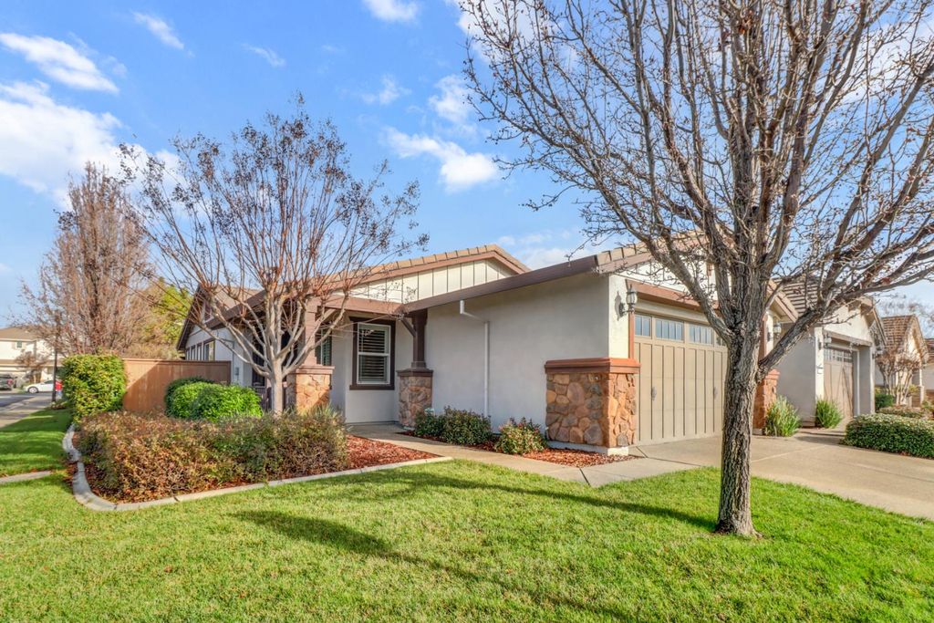 7925 Peak Forest Way, Elk Grove, CA 95757