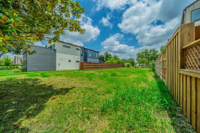 7610 Roper Street, Dallas, TX 75209