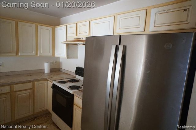 9025 Newport Way 24, Livonia, MI 48150