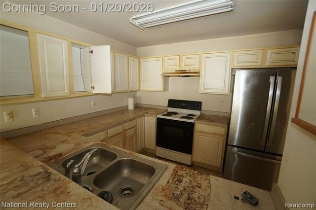 9025 Newport Way 24, Livonia, MI 48150