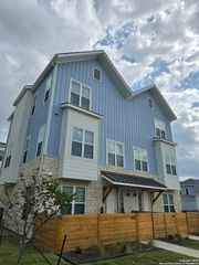 902 Academy Ave. TH1, New Braunfels, TX 78130