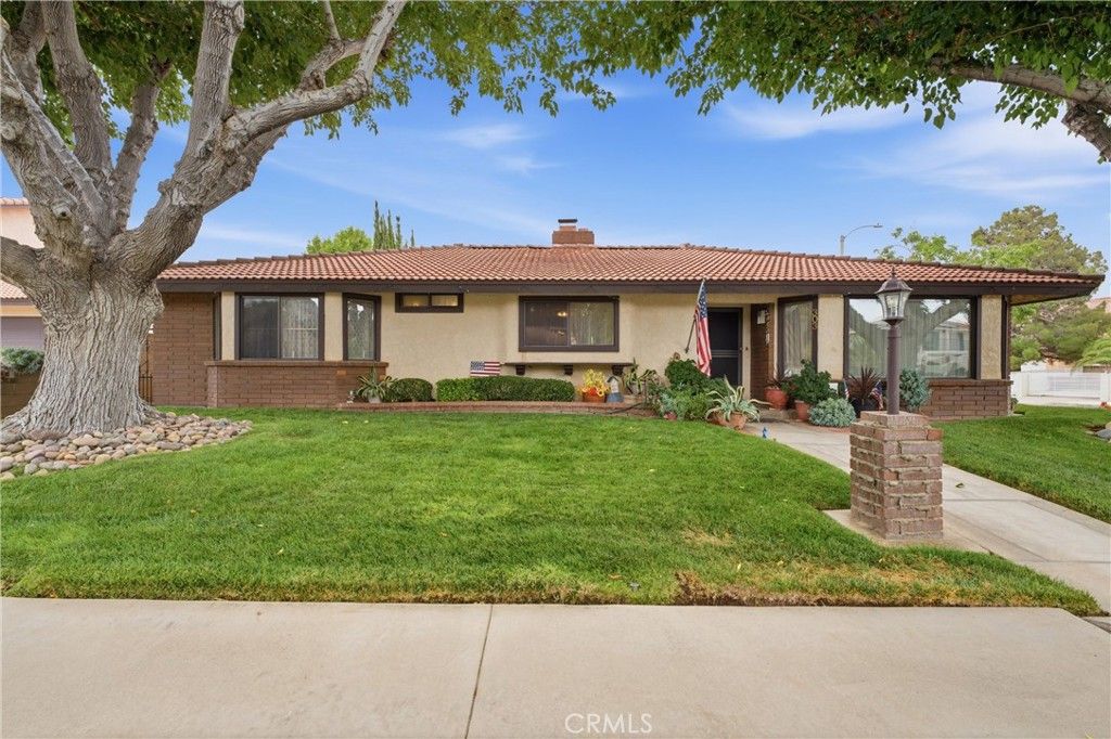 Image 1 of property listing at 303 Susan Court, Palmdale, CA 93551