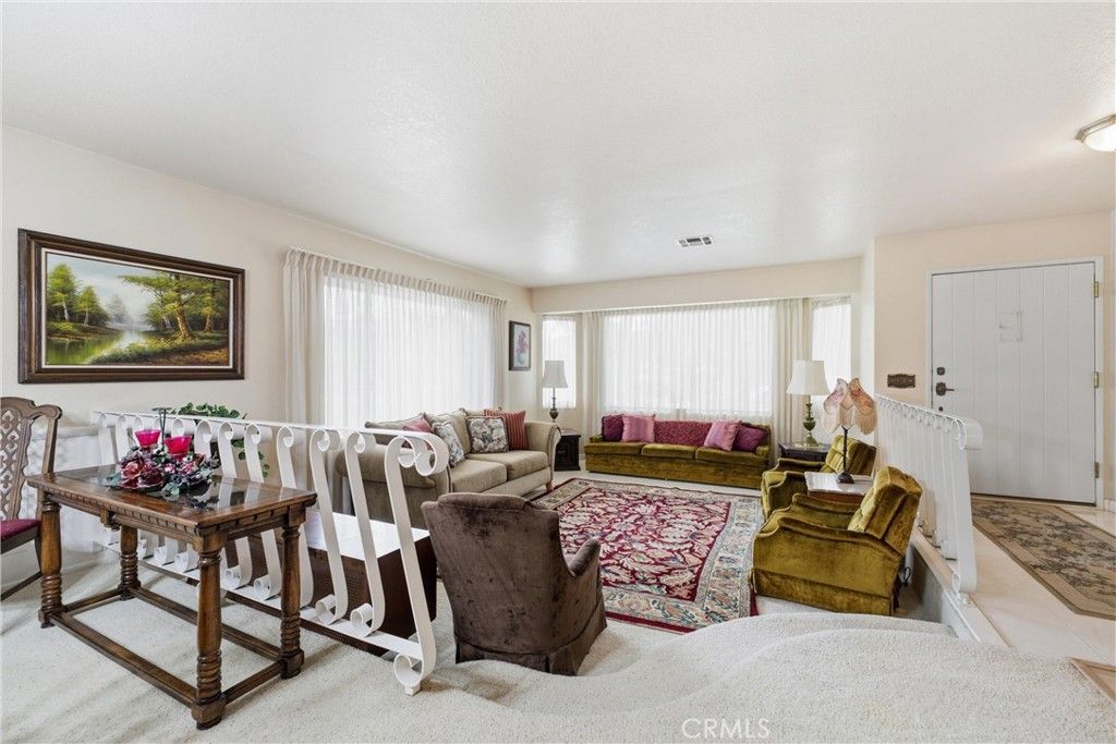 Image 17 of property listing at 303 Susan Court, Palmdale, CA 93551