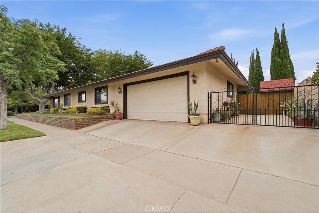 Image 3 of property listing at 303 Susan Court, Palmdale, CA 93551