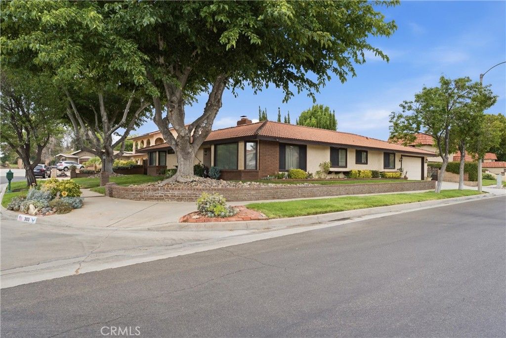 Image 4 of property listing at 303 Susan Court, Palmdale, CA 93551