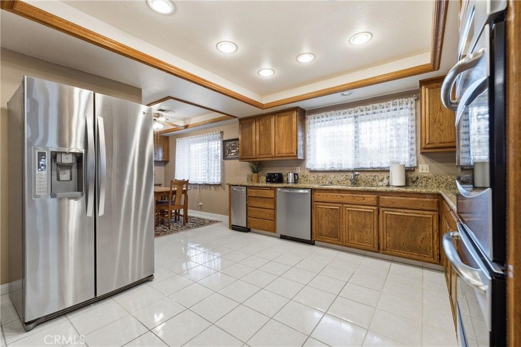 Image 5 of property listing at 303 Susan Court, Palmdale, CA 93551
