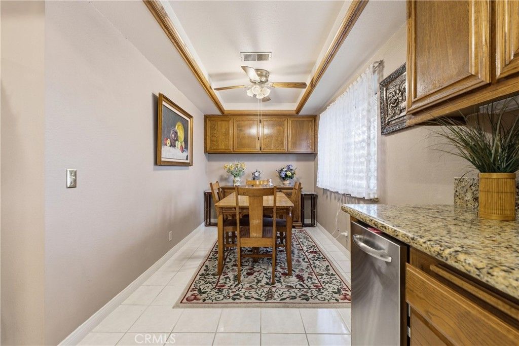 Image 7 of property listing at 303 Susan Court, Palmdale, CA 93551