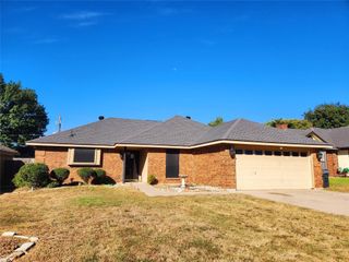 6210 Lotus Drive, Arlington, TX 76001
