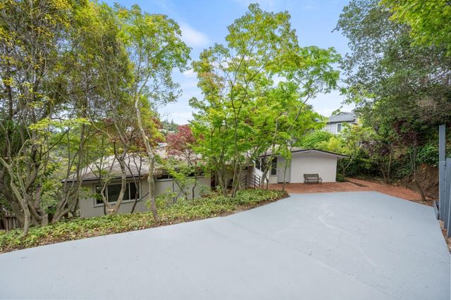 2215 Coronet Boulevard, Belmont, CA 94002