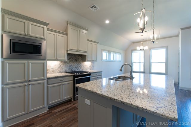 631 E 126th Street, Jenks, OK 74037