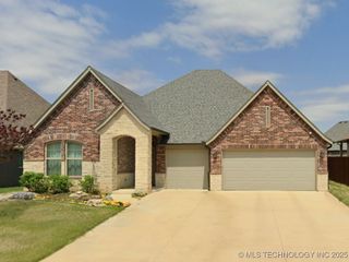 631 E 126th Street, Jenks, OK 74037