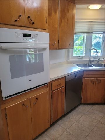 20 W Craig Hill Drive, Greece, NY 14626