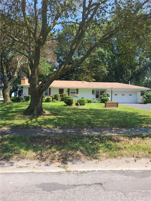 20 W Craig Hill Drive, Greece, NY 14626