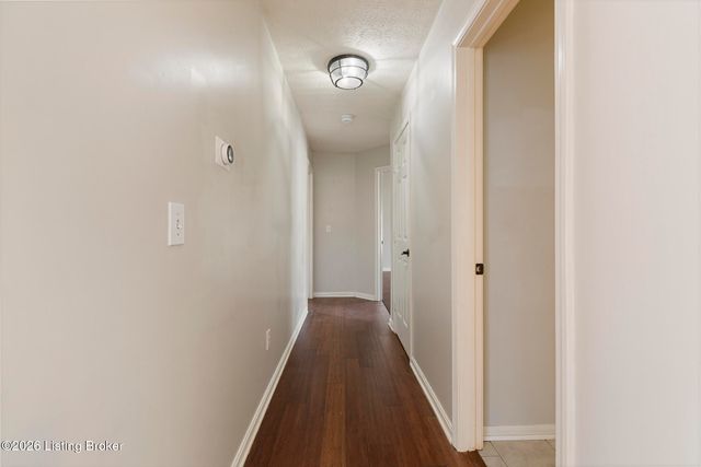 8010 Kelly Green Way, Louisville, KY 40291