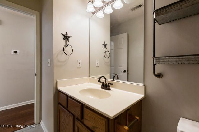 8010 Kelly Green Way, Louisville, KY 40291