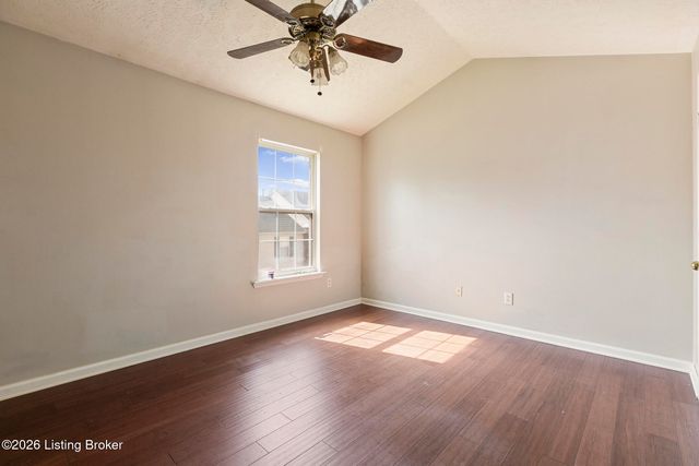 8010 Kelly Green Way, Louisville, KY 40291