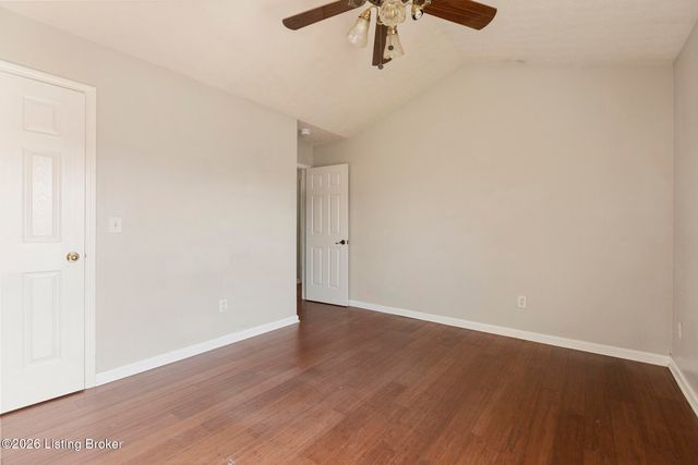 8010 Kelly Green Way, Louisville, KY 40291