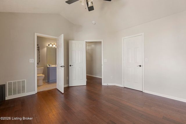 8010 Kelly Green Way, Louisville, KY 40291