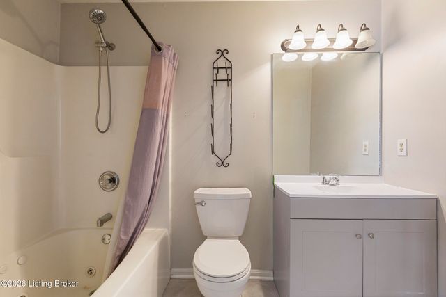 8010 Kelly Green Way, Louisville, KY 40291