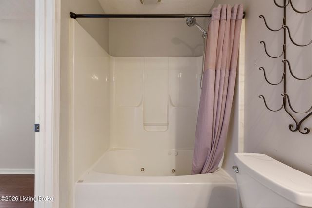 8010 Kelly Green Way, Louisville, KY 40291