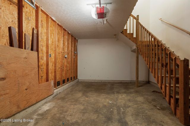 8010 Kelly Green Way, Louisville, KY 40291