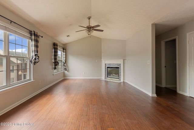 8010 Kelly Green Way, Louisville, KY 40291