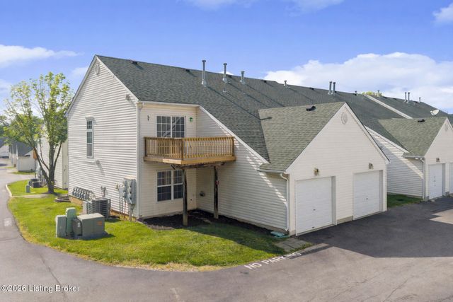 8010 Kelly Green Way, Louisville, KY 40291