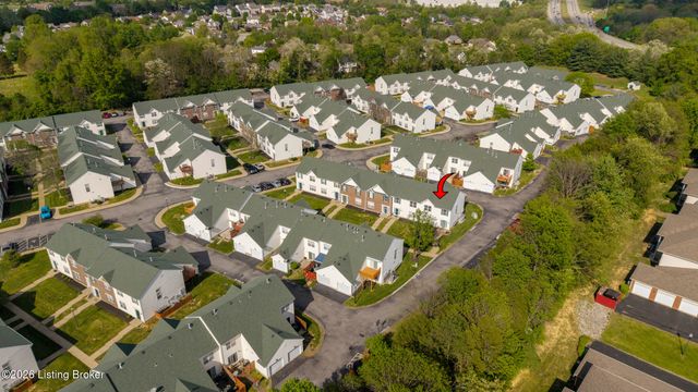 8010 Kelly Green Way, Louisville, KY 40291