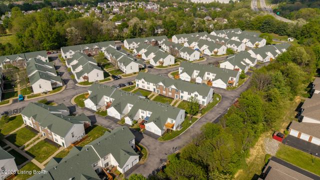 8010 Kelly Green Way, Louisville, KY 40291