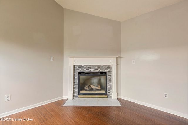 8010 Kelly Green Way, Louisville, KY 40291
