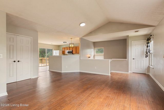 8010 Kelly Green Way, Louisville, KY 40291