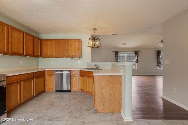 8010 Kelly Green Way, Louisville, KY 40291