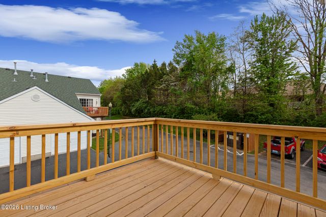 8010 Kelly Green Way, Louisville, KY 40291