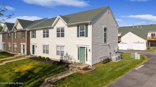 8010 Kelly Green Way, Louisville, KY 40291